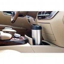 Un mug isotherme de voyage Un mug isotherme de voyage