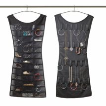 Robe porte-bijoux : un vrai rangement original pour vos bijoux et colliers Robe porte-bijoux : un vrai rangement original pour vos bijoux et colliers