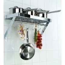 Un rangement de cuisine inattendu : le plafonnier Un rangement de cuisine inattendu : le plafonnier