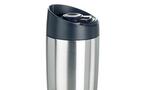 Un mug thermos voyageur pour la voiture et le bureau Un mug thermos voyageur pour la voiture et le bureau