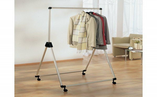 Le portant à vêtements pliant